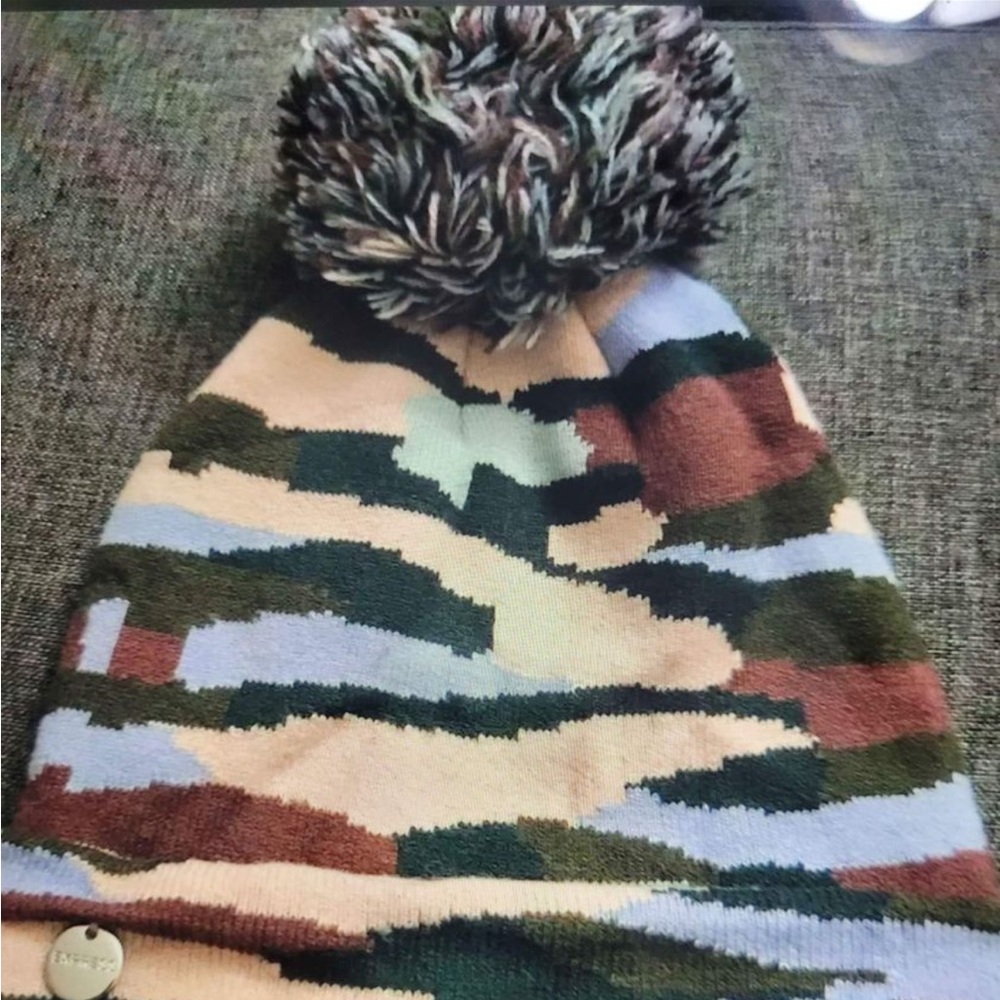 Kamo knit benie and oblong scarf